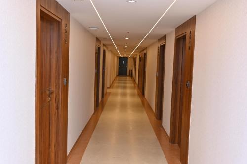 Lobby, GRAND MANOR SUITES near Sudha Cars Museum