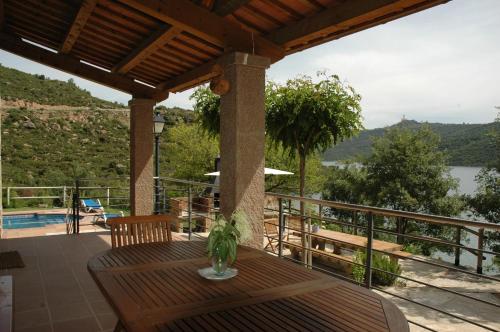 Erkély/terasz, Casa con vistas al lago y con piscina - Caso Nou in La Baronia de Rialb