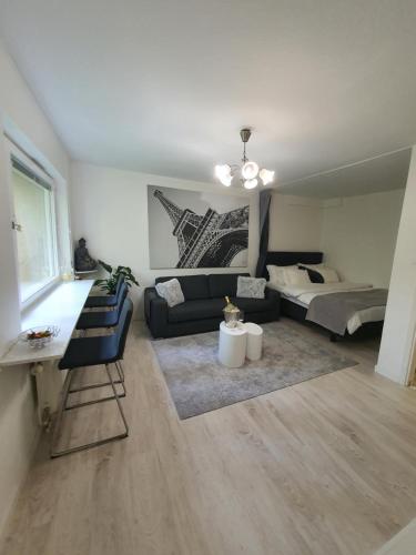 Close to the metro and the beach!!! with a view of the Scandinavian forest in 헤셀뷔 빌라스타드