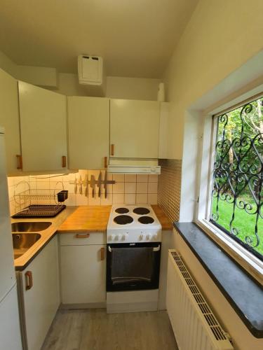주방, Close to the metro and the beach!!! with a view of the Scandinavian forest in 헤셀뷔 빌라스타드