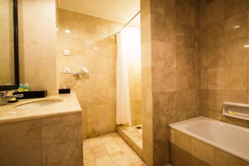 Super Deluxe Double/Twin Room with Pool View at Ground Floor image 2