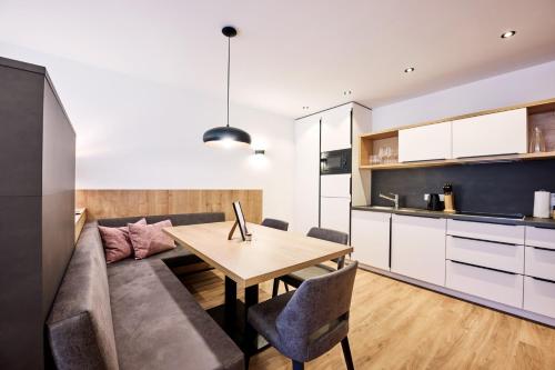 ห้องครัว, Alpenstolz Damüls Haus 1 - Stilvoll urlauben in den Bergen (Alpenstolz Damuls Haus 1 - Stilvoll urlauben in den Bergen) in ดามูลส์