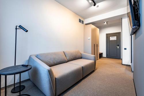 Regency Hotel - image 11