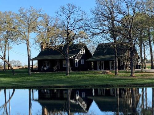 . Cookies Country Chic Log Cabin Retreat-Venue