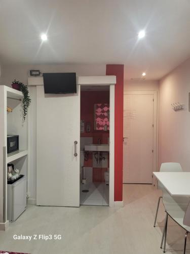 Twin Room image 3