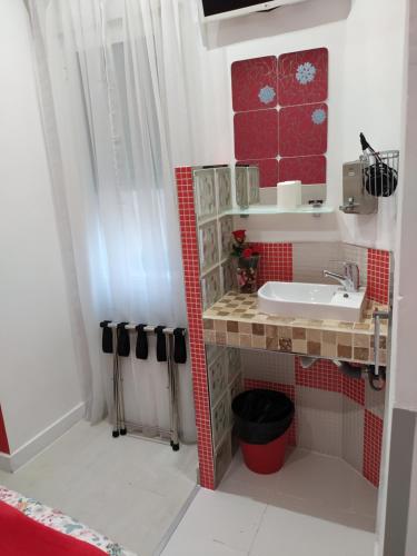 Small Double Room image 8