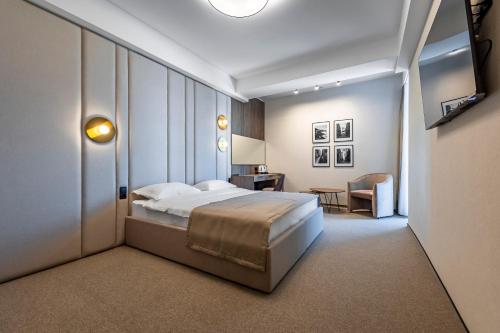 Regency Hotel 