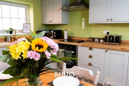 Cosy 1-bed Cottage in Stoke Bardolph, Nottingham by Renzo, Stunning Countryside Location!