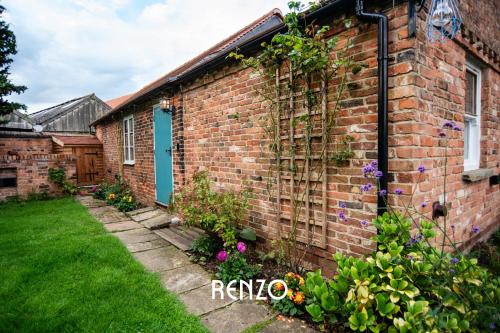 Cosy 1-bed Cottage in Stoke Bardolph, Nottingham by Renzo, Stunning Countryside Location!