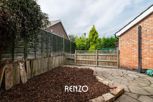 花園, Bright and Warm 1-bed Annexe in West Bridgford, Nottingham by Renzo, Free Driveway Parking! in 其他地區