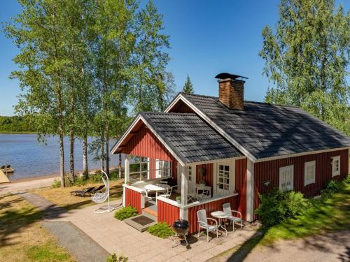 Holiday Home Sepelkyyhky by Interhome - Hirsjärvi