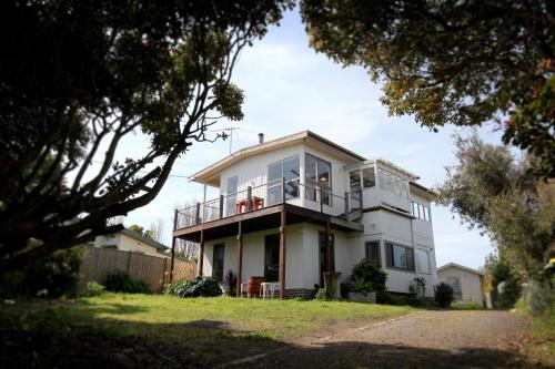 Udvendig, Tequila Sunset Beachfront Family Holiday Home, Bass Coast in Grantville
