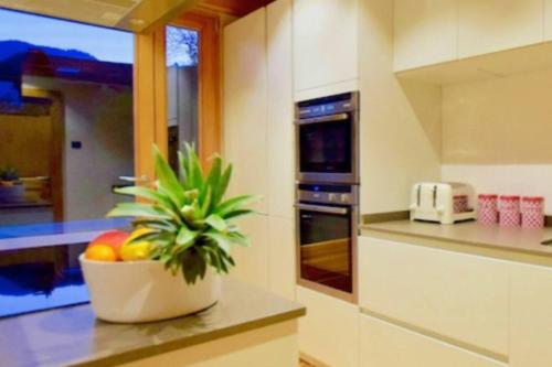 Konyha, 8-Person Chalet with Hot Tub in Portes du Soleil in Montriond