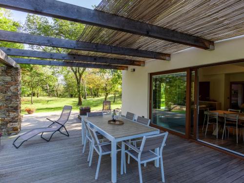  Holiday Home Motto dei Dossi by Interhome in Albonico
