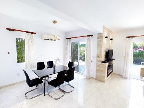 Villa Talassa with optional HEATED POOL, JACUZZI and 4x4 CAR