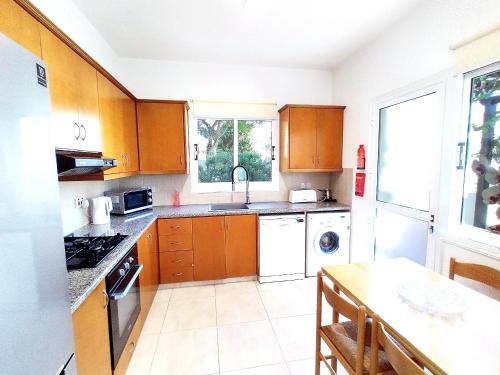 Villa Talassa with optional HEATED POOL, JACUZZI and 4x4 CAR