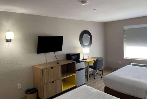 Days Inn by Wyndham Dallas Garland West - image 6