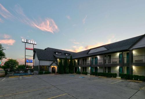 Howard Johnson by Wyndham San Marcos in San Marcos, USA
