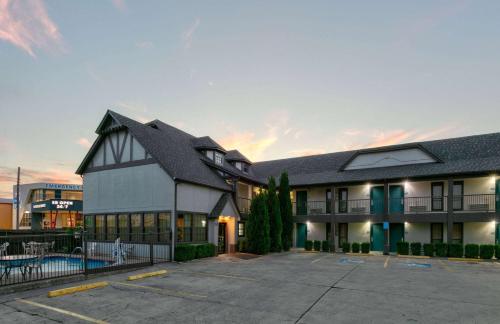 Howard Johnson by Wyndham San Marcos in San Marcos, USA