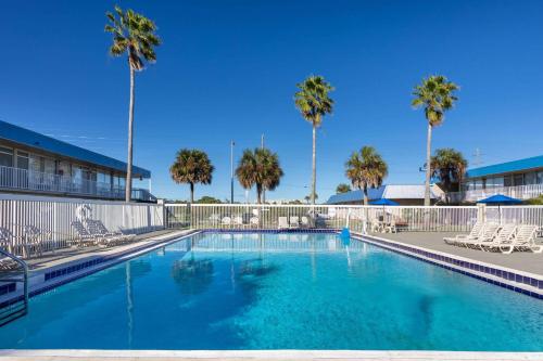 Days Inn by Wyndham Titusville Kennedy Space Center - Titusville