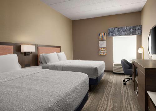 2 queen beds