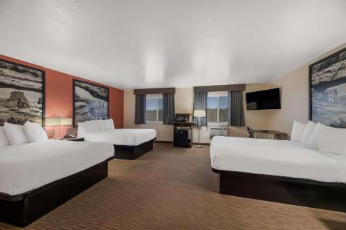 SureStay Hotel by Best Western Williams - Grand Canyon Room Type - Queen Suite with Three Queen Beds - Non-Smoking