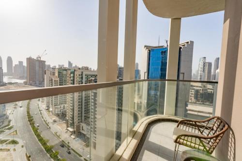 FAM Living - Bayz Tower by Danube - Business Bay - image 7
