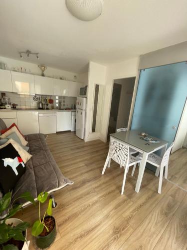 Monte-Carlo confortable apartment air-conditioned, beach 8 mn by foot