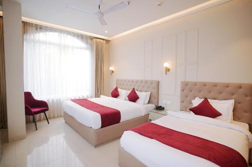 Superior Triple Room image 10