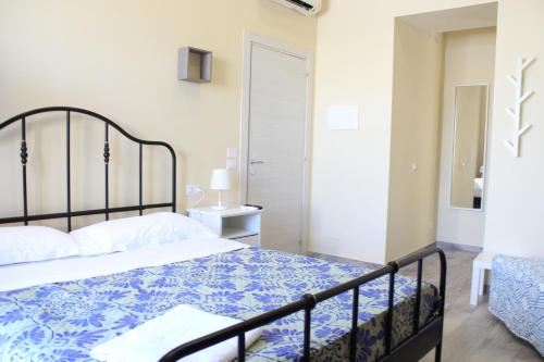 Elena House, Naples