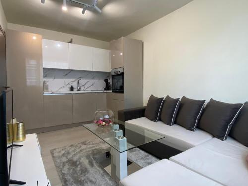 Brand new and modern apartment directly next to the metro station, Sofia (Foto 2)