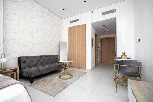 ALH Vacay - Bright Studio in Beverly Residence JVC - image 12
