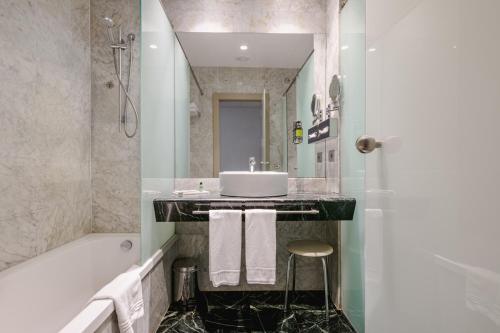 Comfort Double or Twin Room (1-2 Adults) image 5