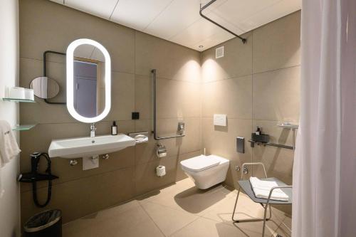 room detail thumbnail 2
