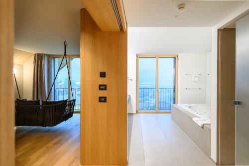 Master Suite with Sauna 