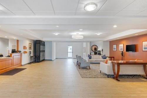 Candlewood Suites Indianapolis East an IHG Hotel - image 2