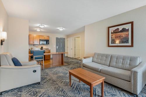 Photo - Candlewood Suites Indianapolis East, an IHG Hotel