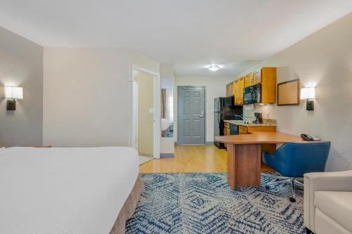 Photo - Candlewood Suites Indianapolis East, an IHG Hotel