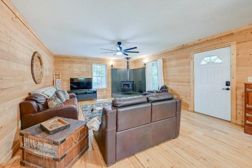 Smoky Mountain Cabin with Camping Area and Fire Pit! in Whittier, USA