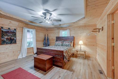 Smoky Mountain Cabin with Camping Area and Fire Pit! in Whittier, USA