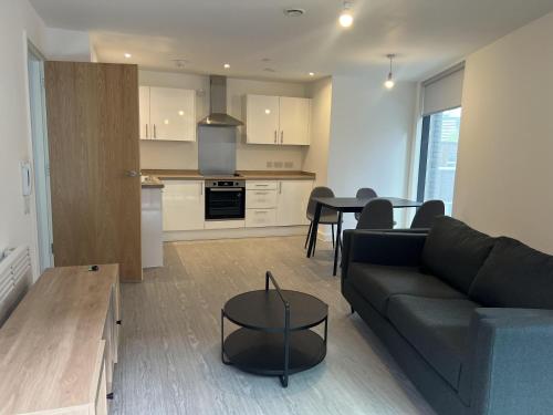 2 Bed Apartment-Sleeps 4-Free Parking