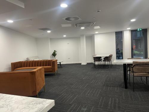 2 Bed Apartment-Sleeps 4-Free Parking, Mánchester (foto 7)