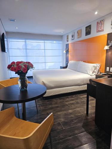 495599358 Hotel 104 Art Suites