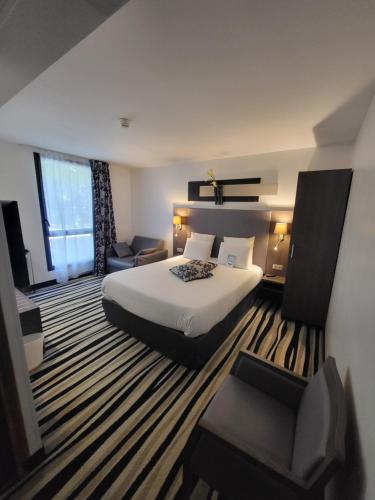 1 double bed, 1 twin bed
