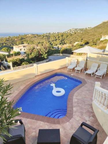 Villa avec piscine et vue panoramique à 15min de la plage!