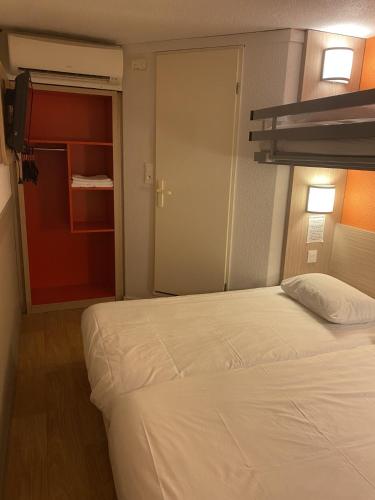 2 twin beds, 1 bunk bed