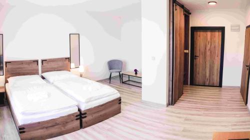 2 twin beds