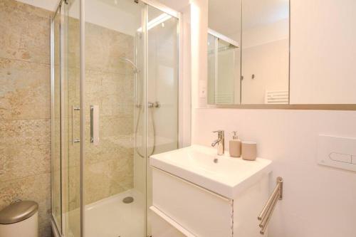 Luxury apartment in city center, Bratislava (fotografie 3)