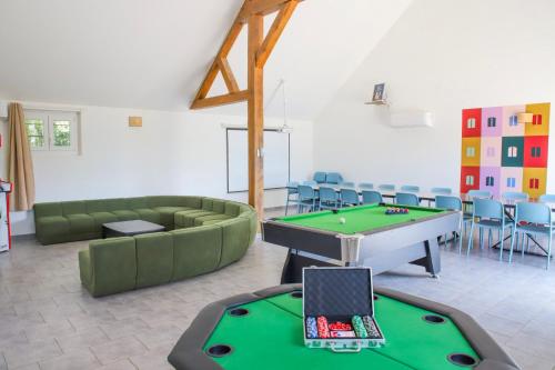 So Villa Les Houx 45 - Heated pool - Soccer - 2h from Paris - 30 beds