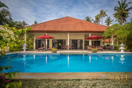 Villa Burung, Breathtaking oceanfront, infinity pool 3BR